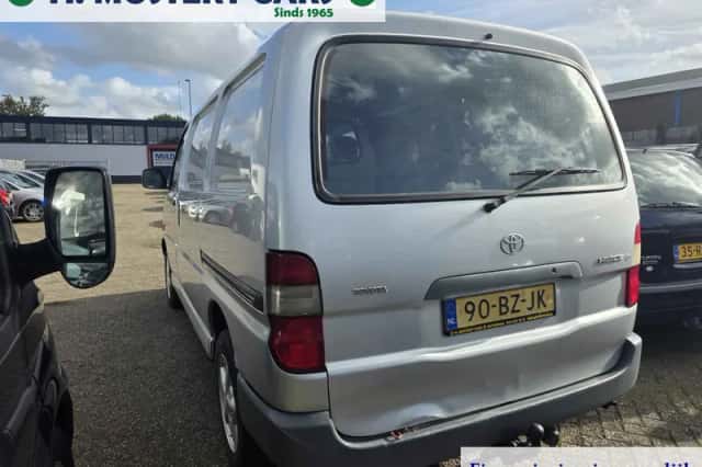 Toyota HiAce (2006) thumbnail 5