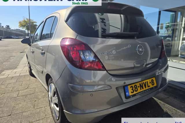 Opel Corsa (2010) thumbnail 4