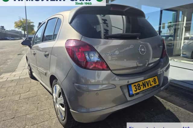 Opel Corsa (2010) thumbnail 5