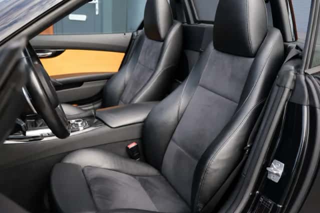 BMW Z4 (2011) thumbnail 6