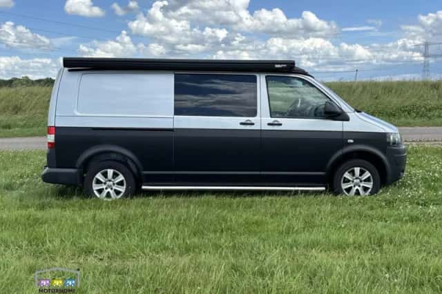 Volkswagen Transporter (2015) thumbnail 3