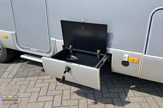 Hymer B 654 (2009) thumbnail 6
