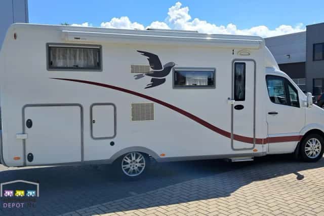 Mercedes-Benz Sprinter (2011) thumbnail 2