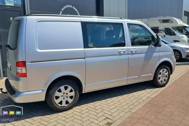 Volkswagen Transporter (2009) thumbnail 3