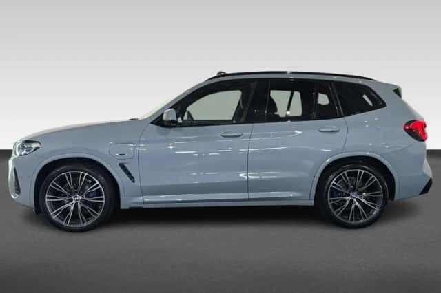BMW X3 (2022) thumbnail 2