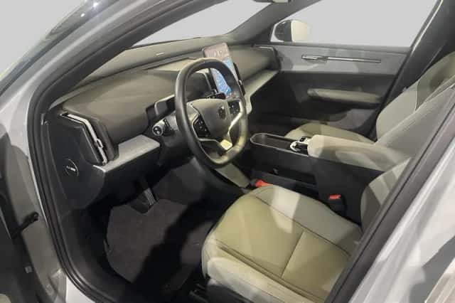 Volvo EX30 (2024) thumbnail 4