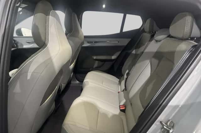 Volvo EX30 (2024) thumbnail 6