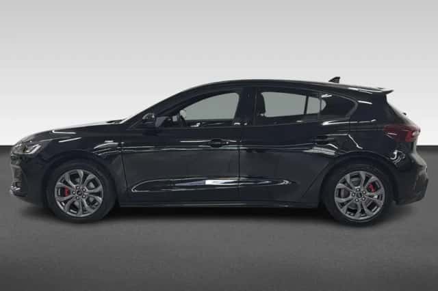 Ford Focus (2022) thumbnail 2
