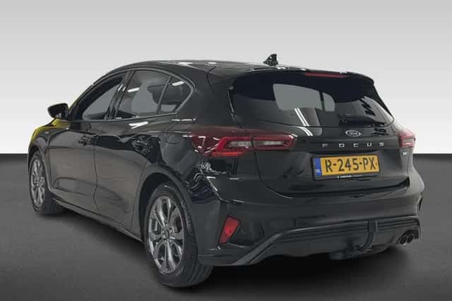 Ford Focus (2022) thumbnail 3