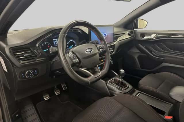 Ford Focus (2022) thumbnail 4