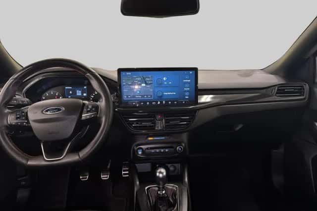 Ford Focus (2022) thumbnail 5