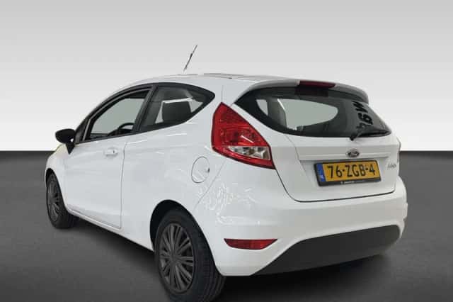 Ford Fiesta (2012) thumbnail 3