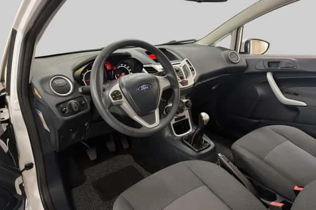 Ford Fiesta (2012) thumbnail 4