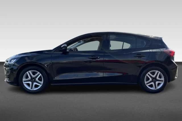 Ford Focus (2022) thumbnail 2
