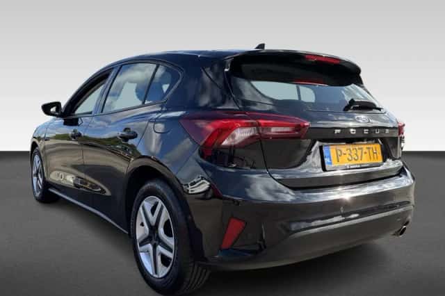 Ford Focus (2022) thumbnail 3