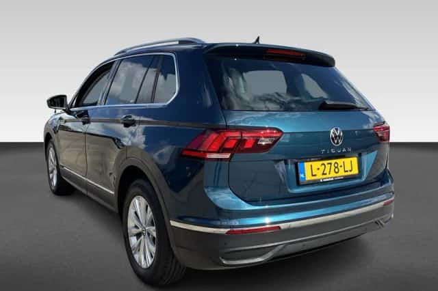 Volkswagen Tiguan (2021) thumbnail 3