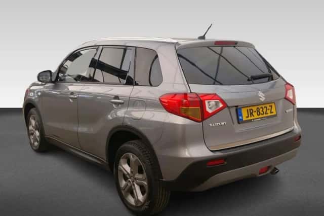 Suzuki Vitara (2016) thumbnail 3
