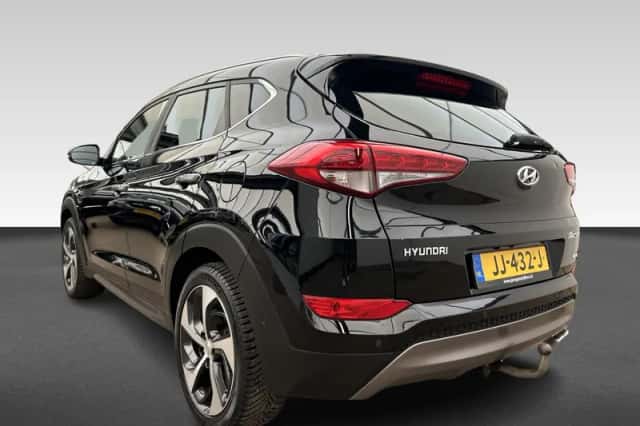 Hyundai Tucson (2016) thumbnail 3