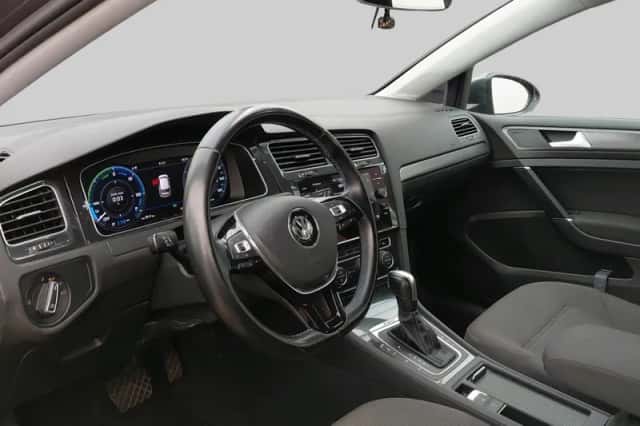 Volkswagen E-Golf (2019) thumbnail 4