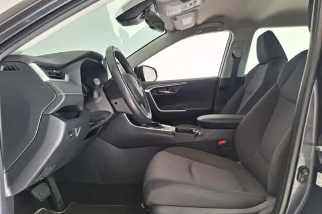 Toyota RAV4 (2022) thumbnail 3