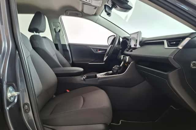 Toyota RAV4 (2022) thumbnail 6