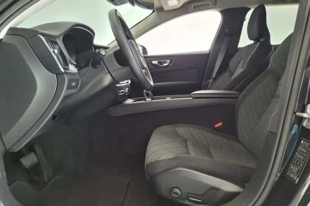 Volvo V60 (2022) thumbnail 3