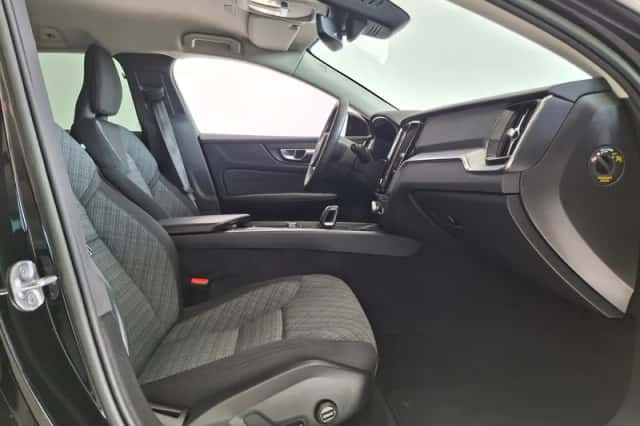 Volvo V60 (2022) thumbnail 6