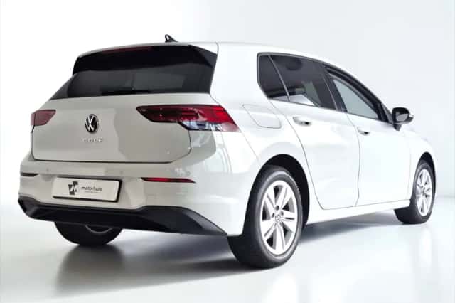 Volkswagen Golf (2023) thumbnail 2