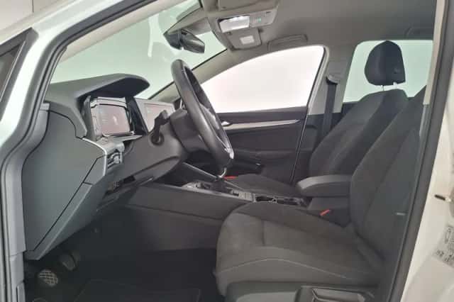 Volkswagen Golf (2023) thumbnail 3