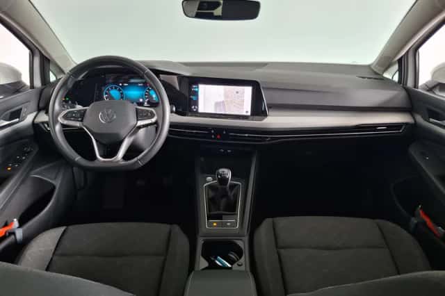 Volkswagen Golf (2023) thumbnail 4