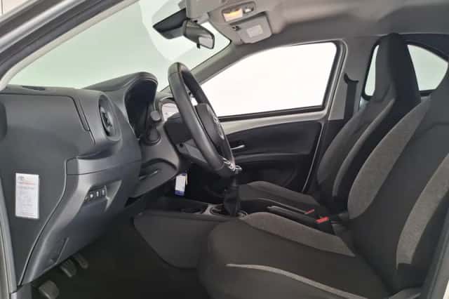 Toyota Aygo (2022) thumbnail 3