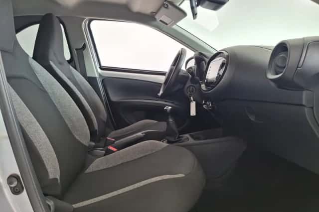 Toyota Aygo (2022) thumbnail 6