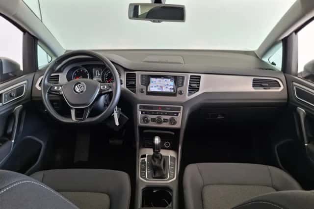 Volkswagen Golf Sportsvan (2015) thumbnail 4