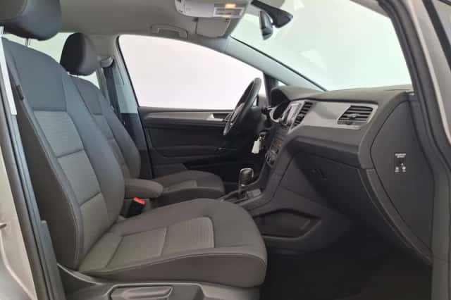 Volkswagen Golf Sportsvan (2015) thumbnail 6
