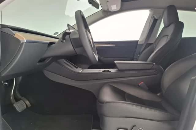 Tesla Model Y (2022) thumbnail 4