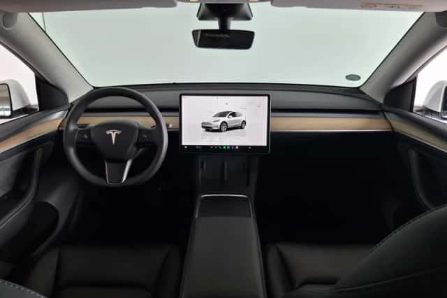 Tesla Model Y (2022) thumbnail 5