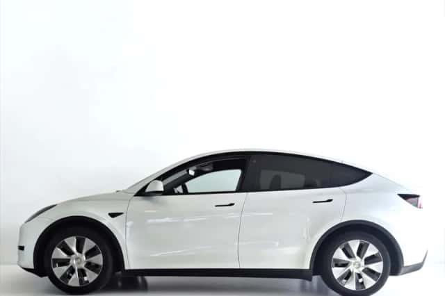 Tesla Model Y (2022) thumbnail 6