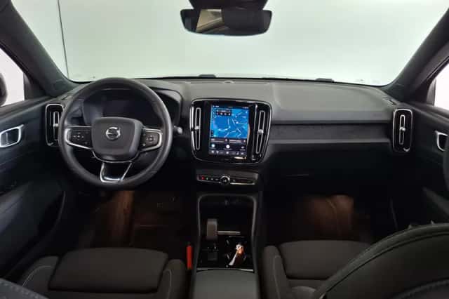 Volvo XC40 (2023) thumbnail 4