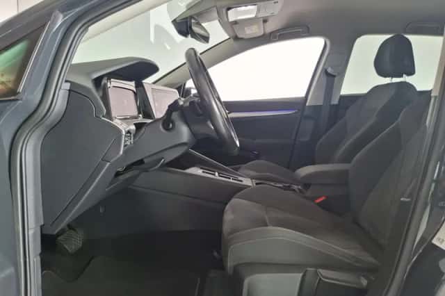 Volkswagen Golf (2020) thumbnail 2
