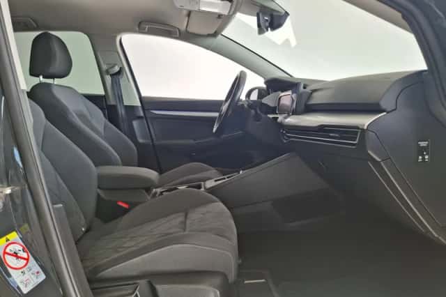 Volkswagen Golf (2020) thumbnail 5