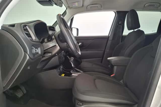 Jeep Renegade (2021) thumbnail 3