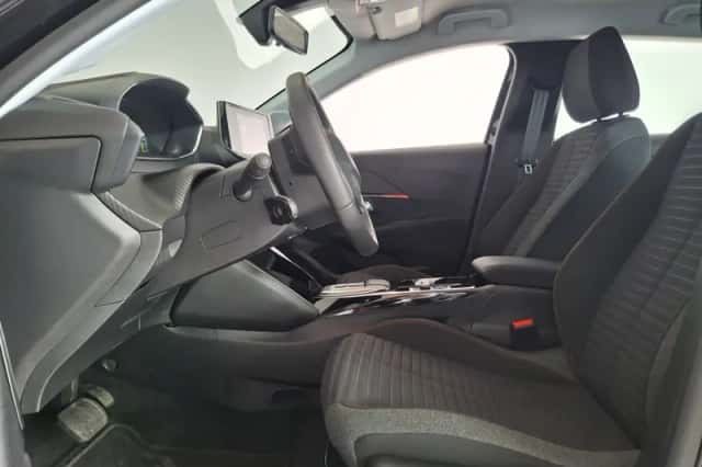 Peugeot e-208 (2023) thumbnail 4