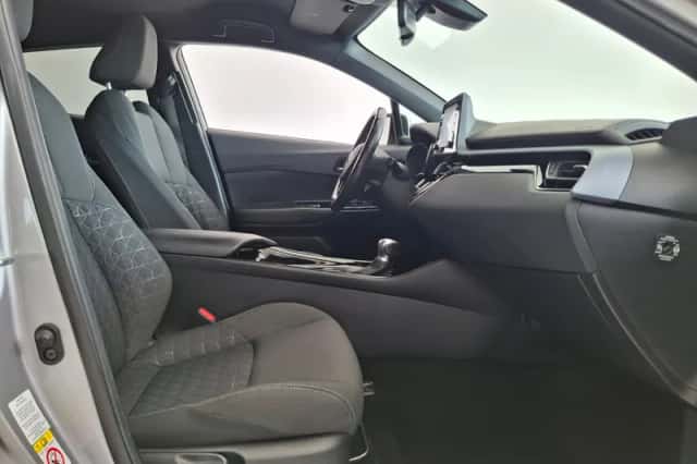 Toyota C-HR (2020) thumbnail 6