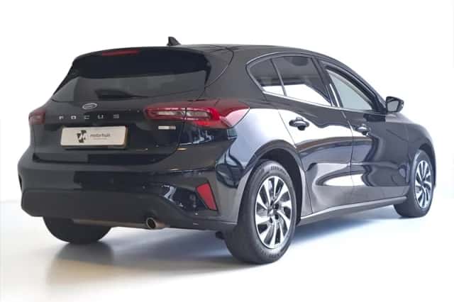 Ford Focus (2022) thumbnail 2