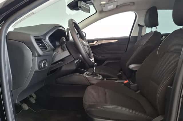 Ford Focus (2022) thumbnail 3