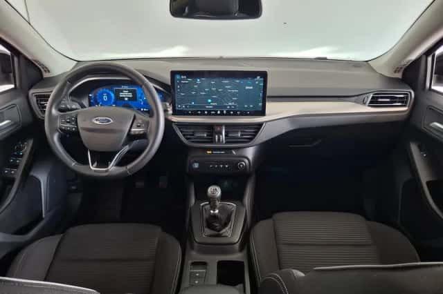 Ford Focus (2022) thumbnail 4