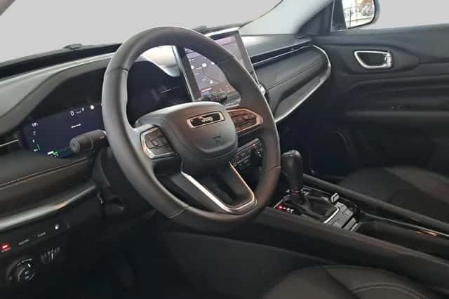 Jeep Compass (2023) thumbnail 4