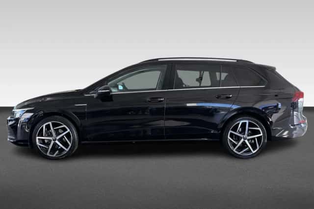 Volkswagen Golf (2024) thumbnail 2