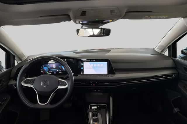 Volkswagen Golf (2024) thumbnail 5
