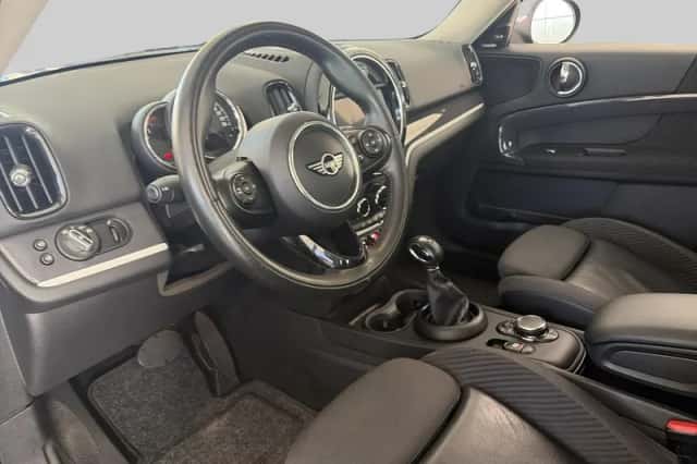 MINI Countryman (2018) thumbnail 4